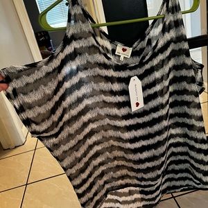 One clothing NWT cold shoulder top